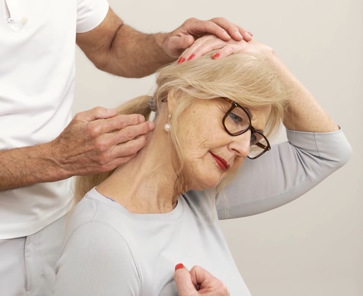 Ina is bending her neck to the left to alleviate the symptoms of tinnitus.